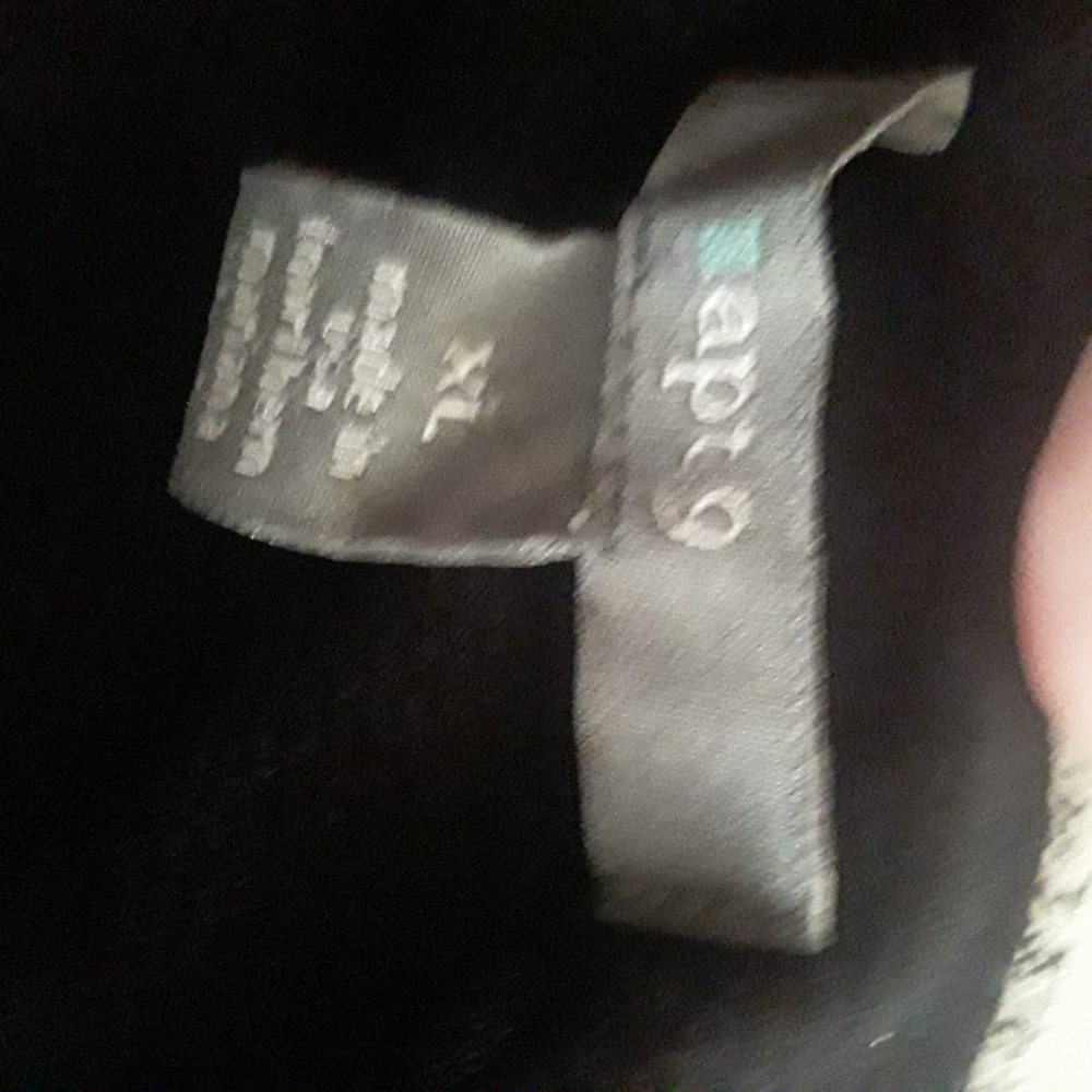 Apt 9 black and white Sexy Sleevelees top XL - Picture 3 of 3